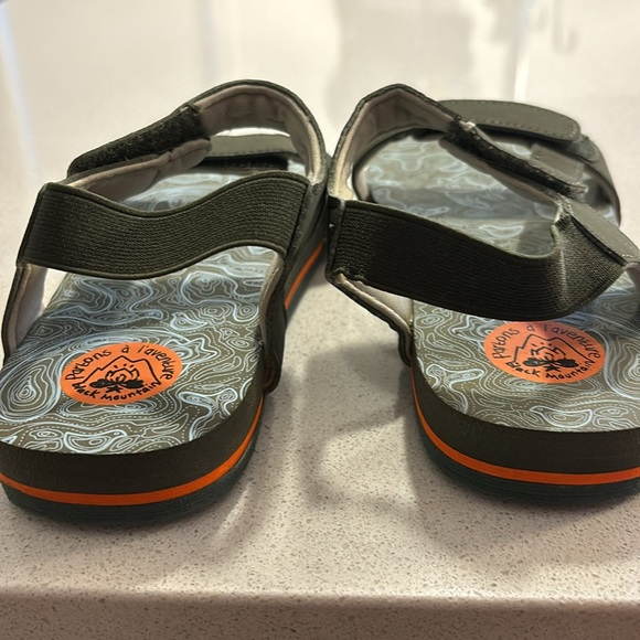 Black mountain size 13 boys - Picture 2 of 4